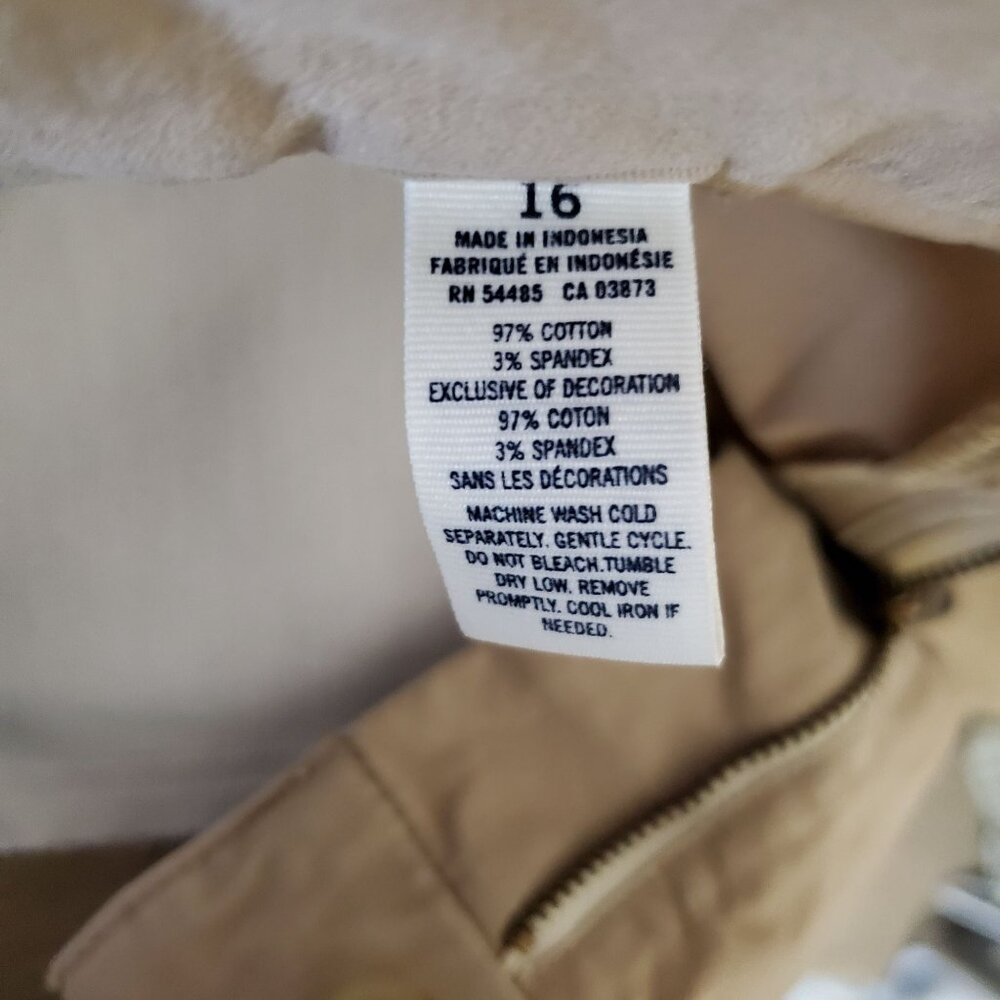 American Eagle Outfitters Women's Khaki Stretch Shorts With Button & Zip Closure - Picture 7 of 7